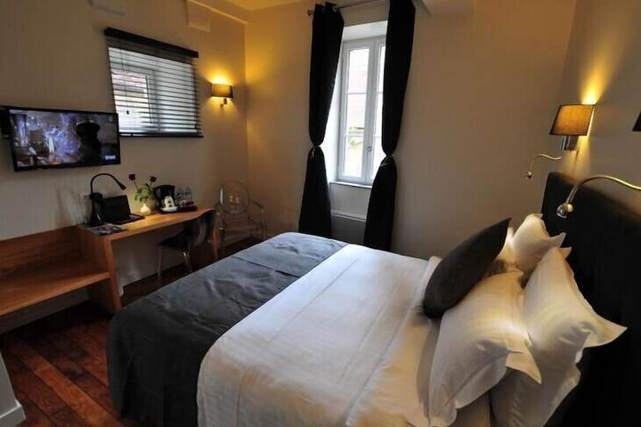 Room 4 of 85