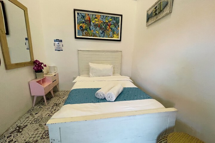 Room 26 of 106