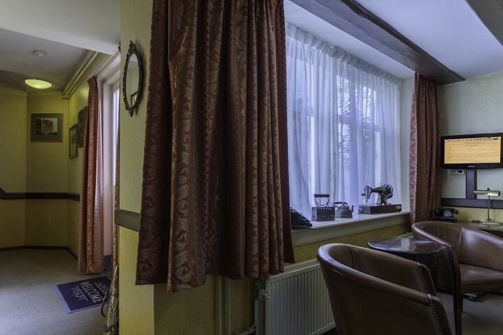 Room 16 of 118