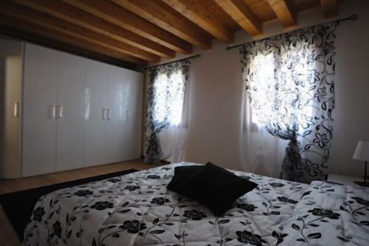 Room 15 of 30