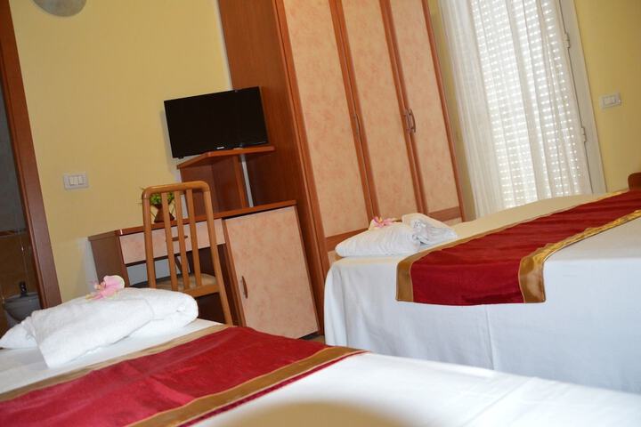 Room 6 of 19