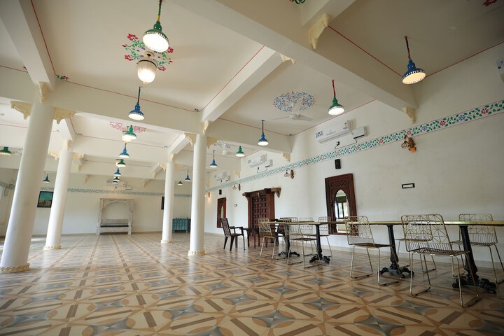 Ballroom/Hall 54 of 70
