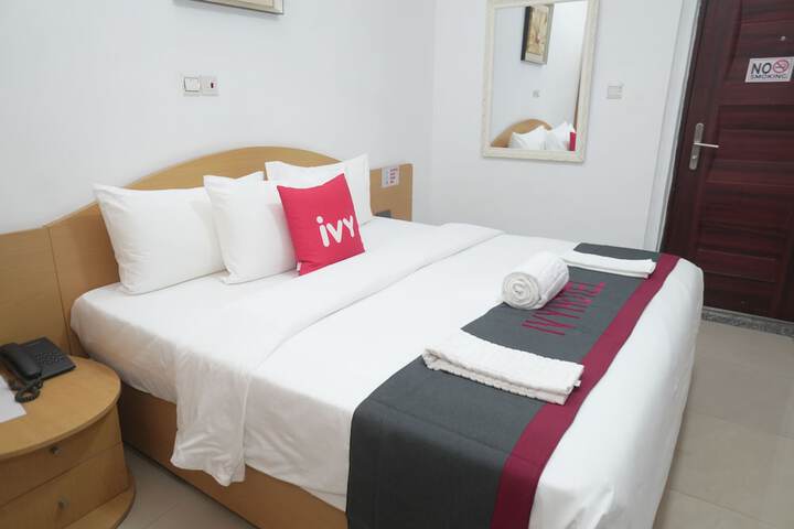 Room 4 of 9