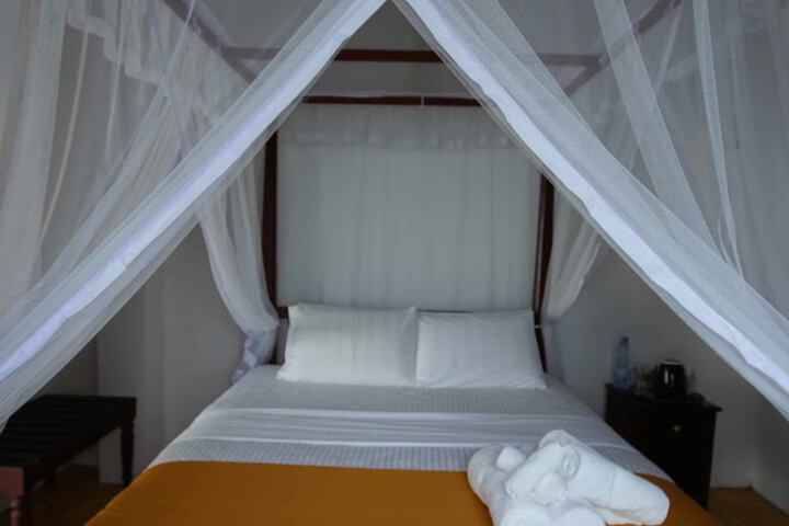 Room 25 of 37
