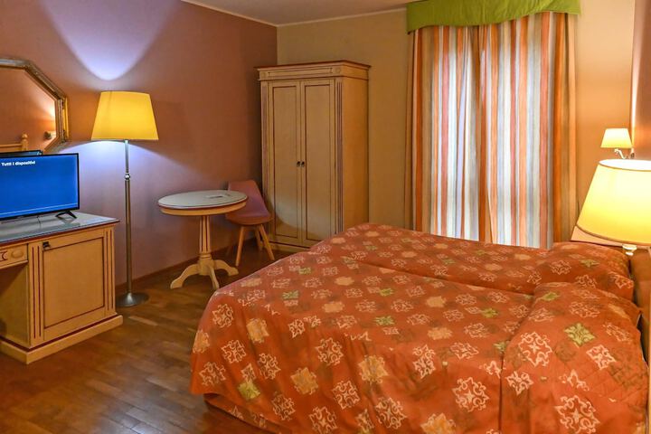 Room 17 of 53