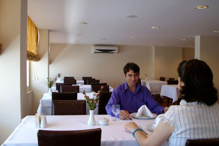 Dining 18 of 19