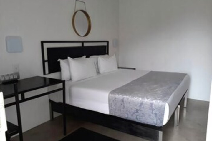 Room 5 of 6