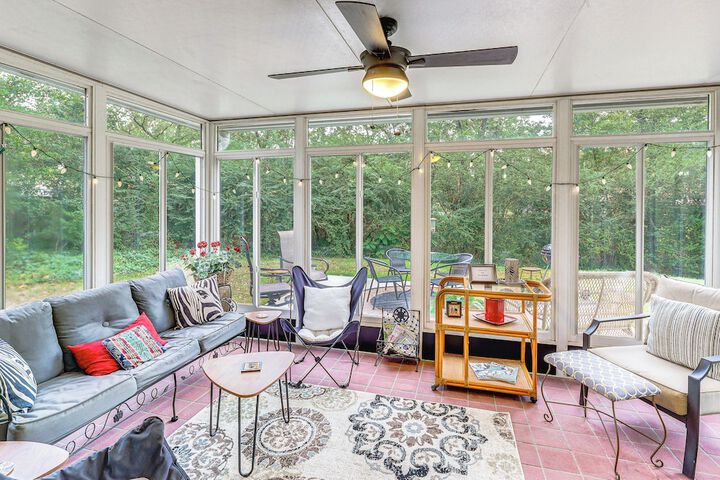 Sunroom & Yard: Charming Hot Springs Home!