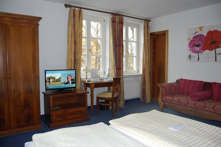 Room 3 of 31