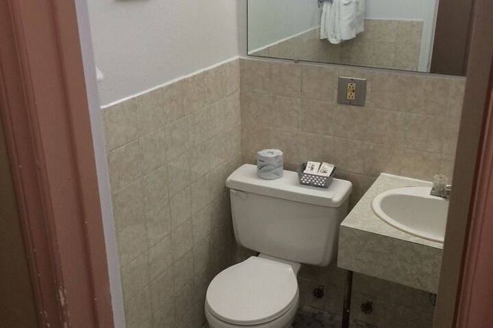 Room 5 of 17
