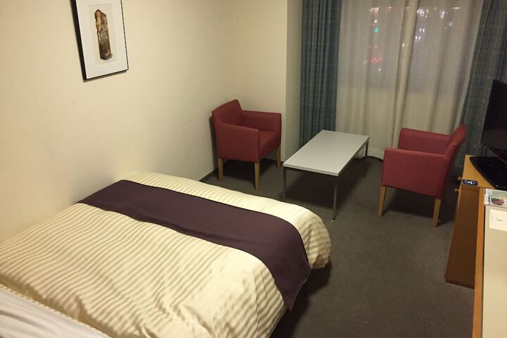Room 10 of 38