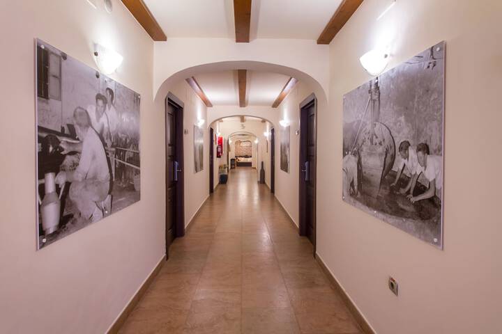 Ballroom/Hall 131 of 174