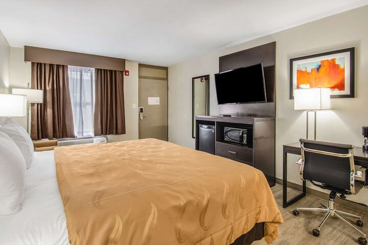 Standard | King Bed (5 of 9)