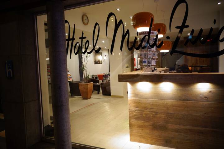 Entrance & Lobby
