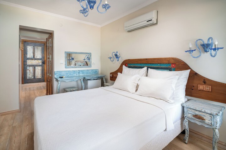 Room 9 of 29