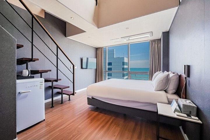 Room 18 of 153