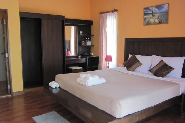 Room 4 of 5