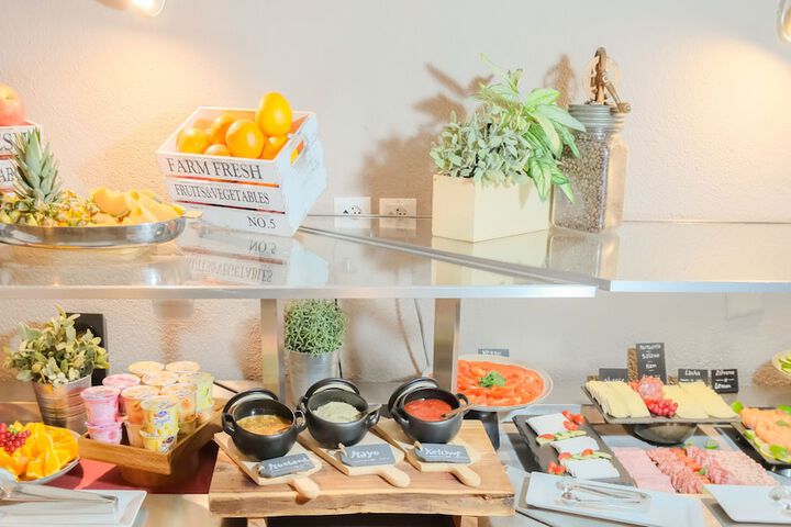 Dining 57 of 60