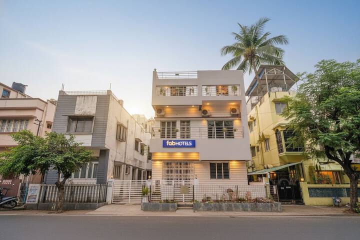 FabHotel Moon Residency