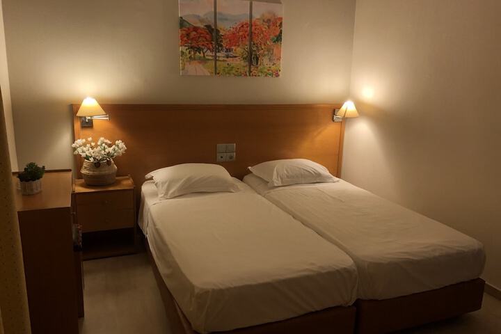 Room 8 of 30