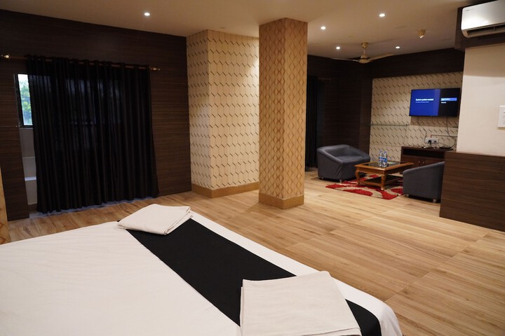 Room 13 of 20