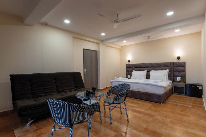 Room 10 of 42