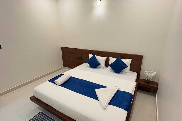 Room 4 of 24