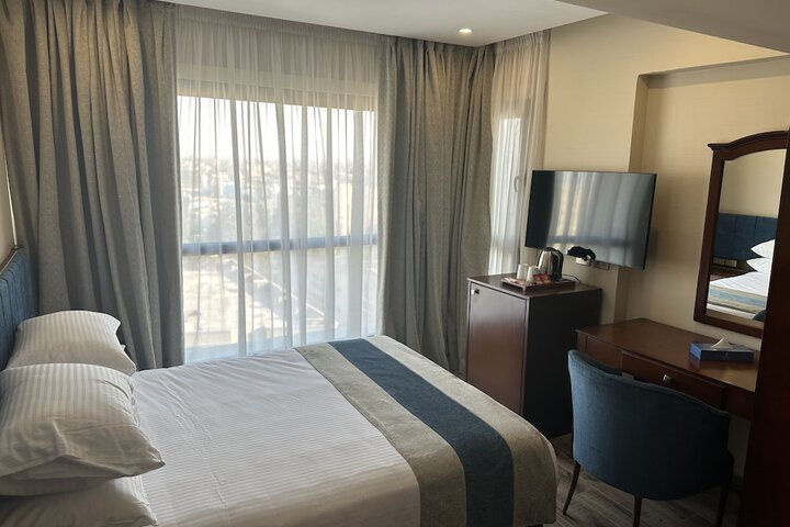 Room 2 of 20