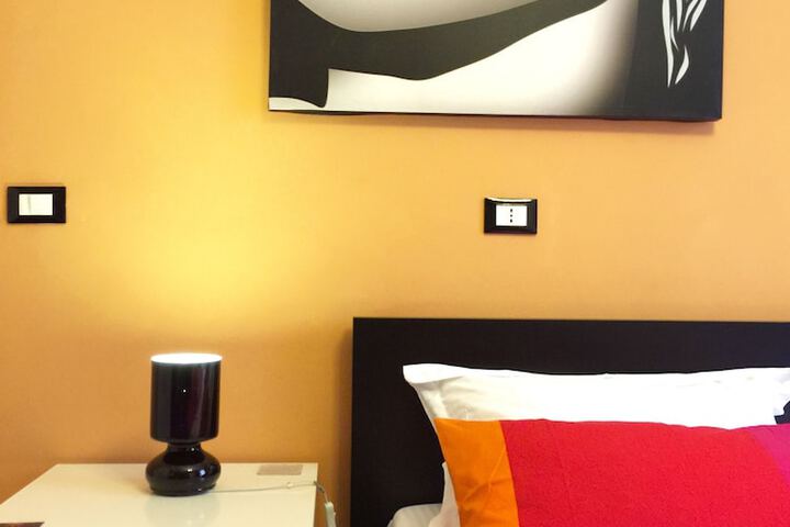 Room 2 of 27