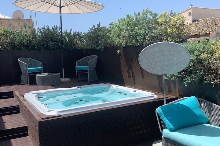 Hot Tub 55 of 69