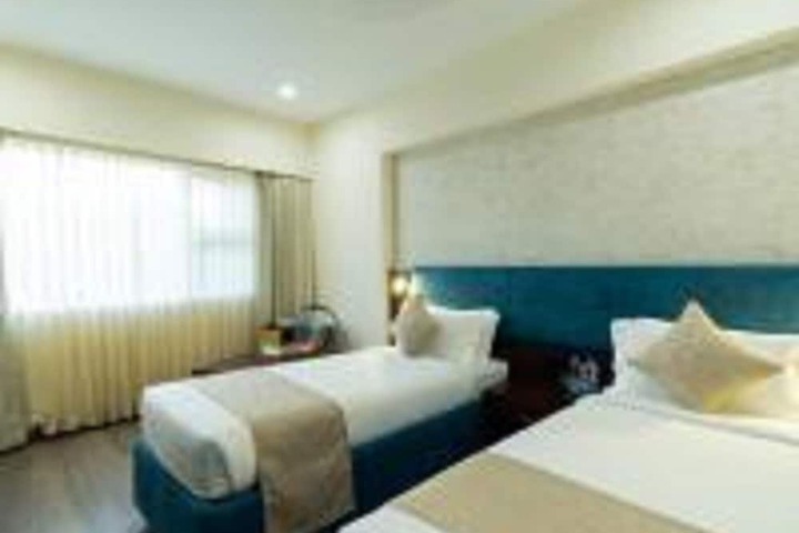 Room 4 of 17