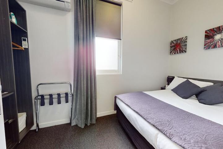Room 3 of 16