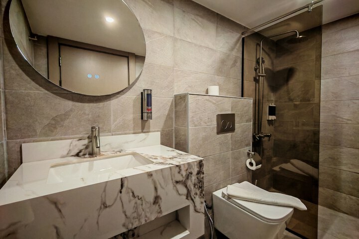 Room 80 of 118