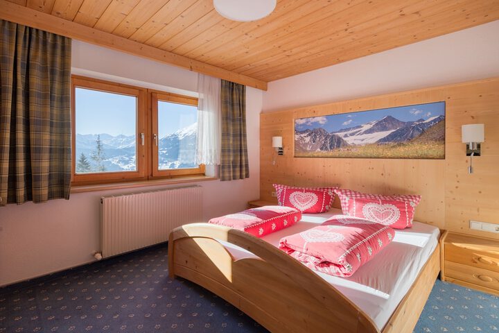 Room 3 of 44