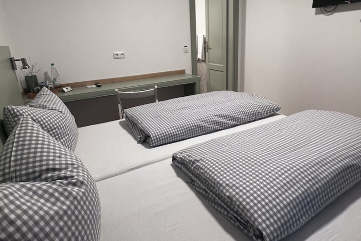 Room 6 of 19