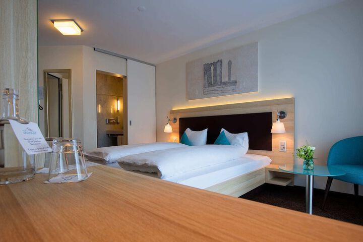 Room 12 of 50