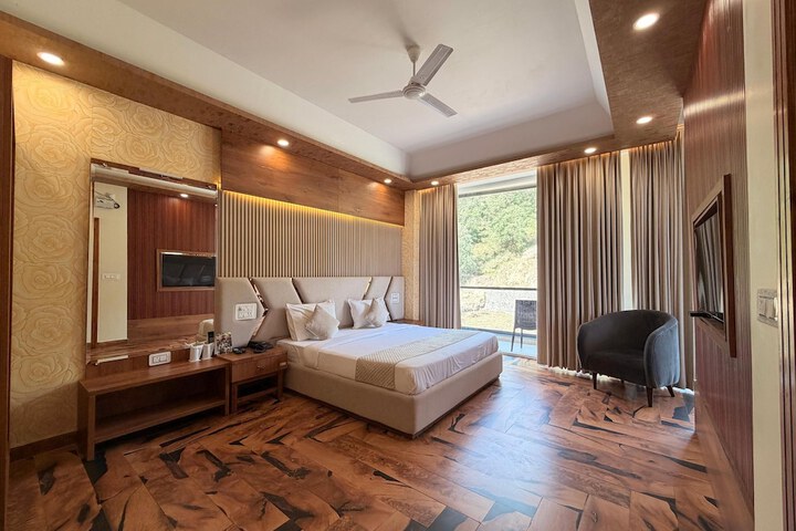 Room 28 of 65