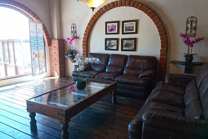 Entrance & Lobby