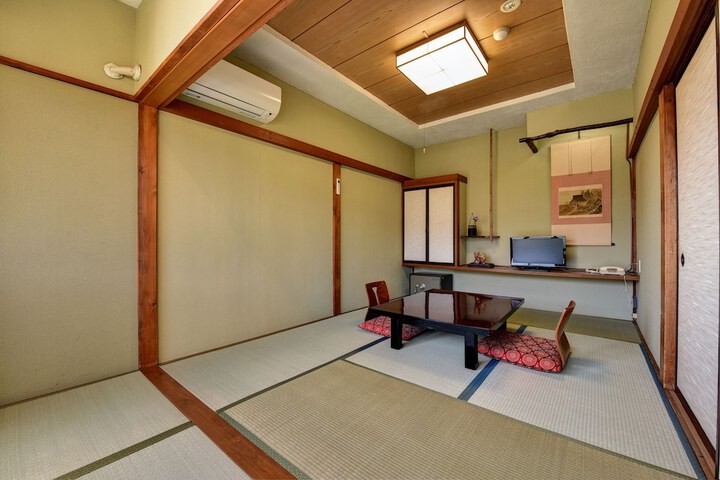 Room 5 of 38