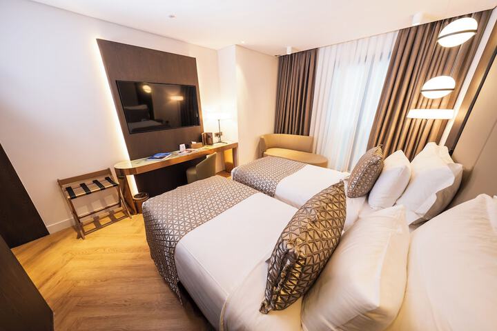 Room 46 of 200
