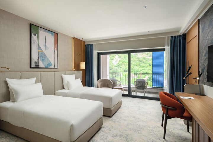Room 27 of 148