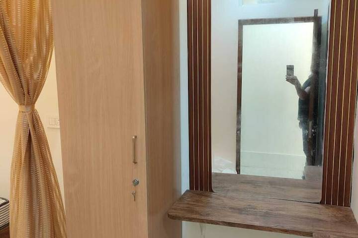 Room 2 of 32