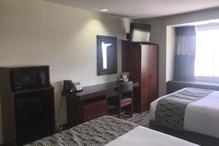 1 Queen Bed Accessible Room (24 of 54)