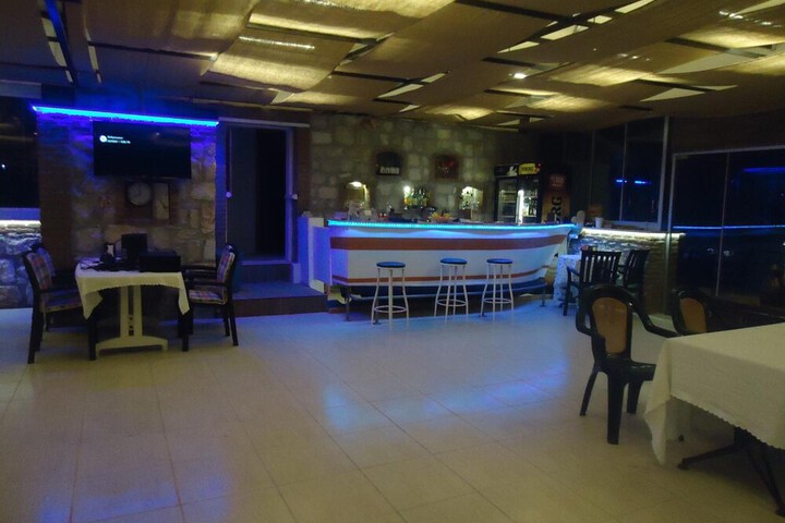 Lounge 30 of 54