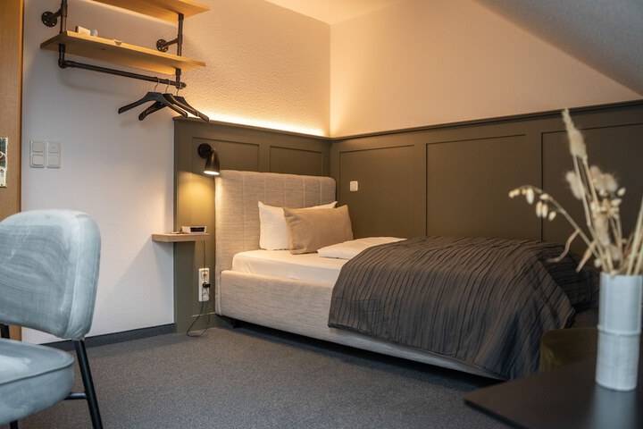Room 34 of 191