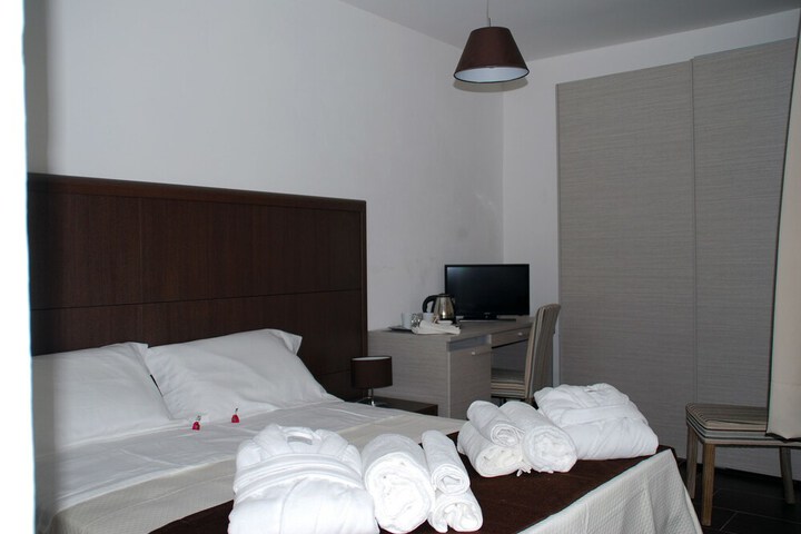 Room 11 of 18