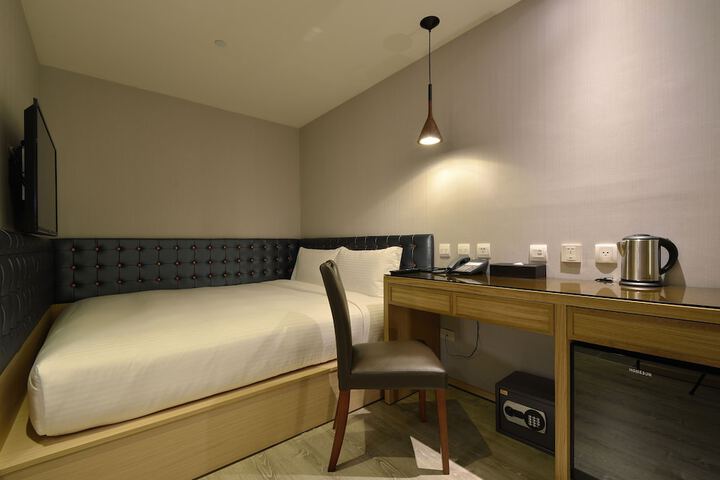 Room 12 of 43