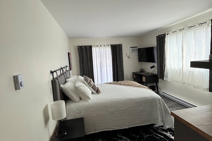 Room 3 of 37