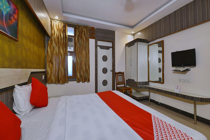Room 10 of 20