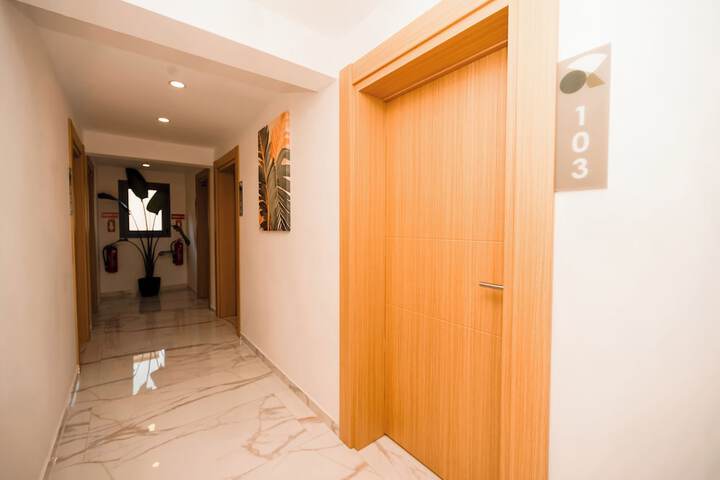 Ballroom/Hall 118 of 123